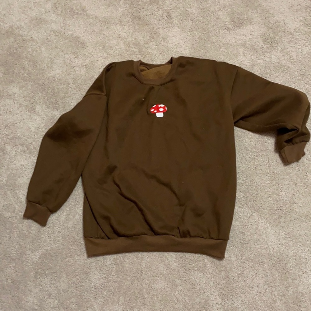 Brown amazon mushroom crew neck. Size medium.